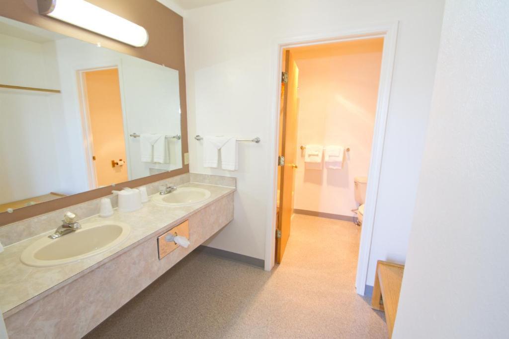Brooks St. Motor Inn Мисула Стая снимка